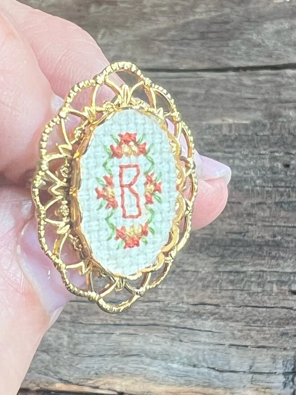 N/A elegant gold